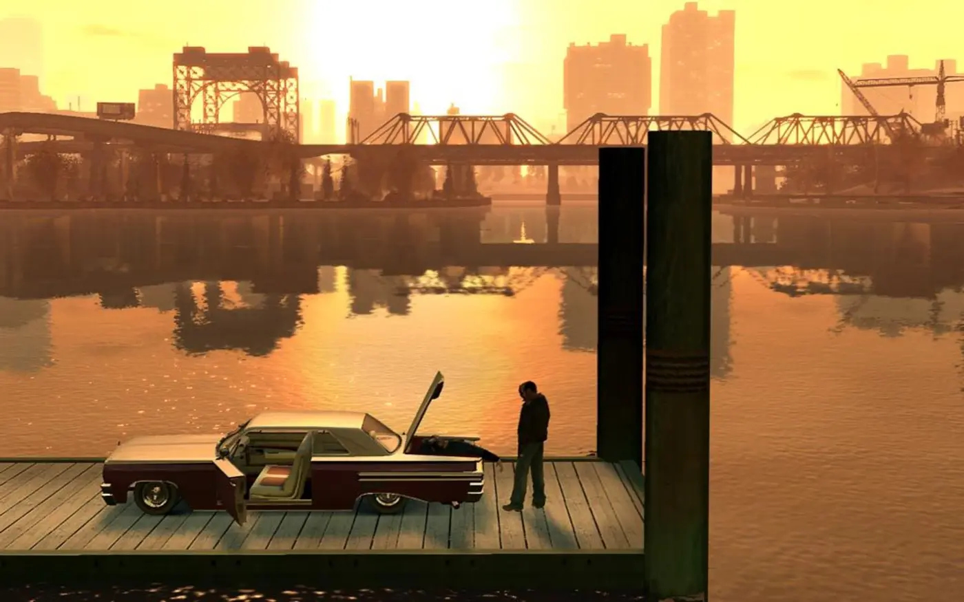 Personnage de GTA 4 près d'une voiture sur un ponton de Liberty City au coucher de soleil