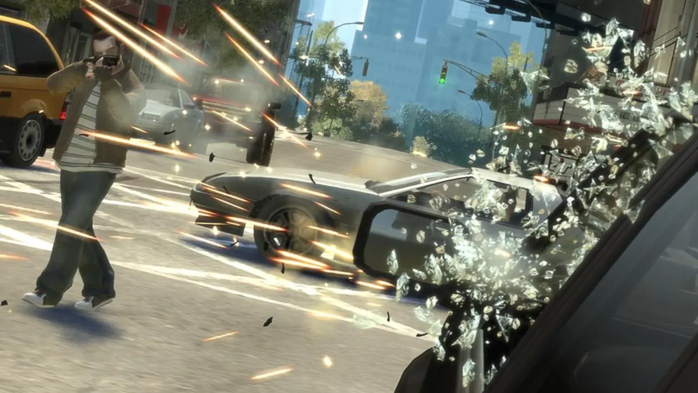 Fusillade en plein jour dans GTA IV : Niko tire, une vitre de voiture explose en éclats devant un taxi jaune de Liberty City