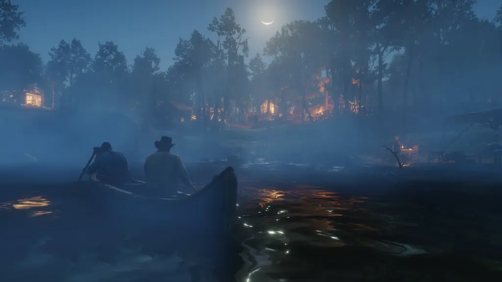 Deux hommes traversent en canoë un marécage brumeux au clair de lune dans Red Dead Redemption 2, des cabanes éclairées à la lampe sur la berge