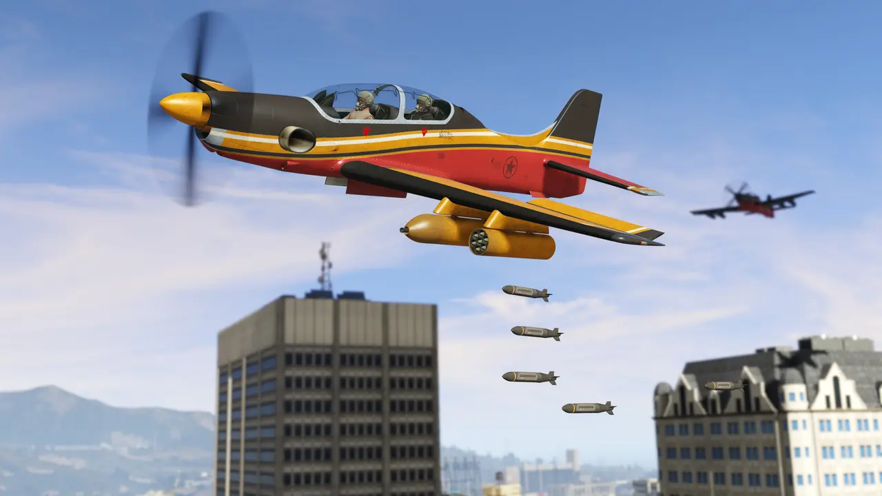 Un avion à hélice rouge, noir et jaune, réservoir de roquettes sous l'aile, largue une rangée de bombes au-dessus des tours du centre de Los Santos, un second avion en approche